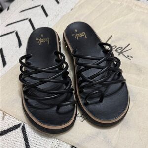 beek Black Strappy Women's Sandals